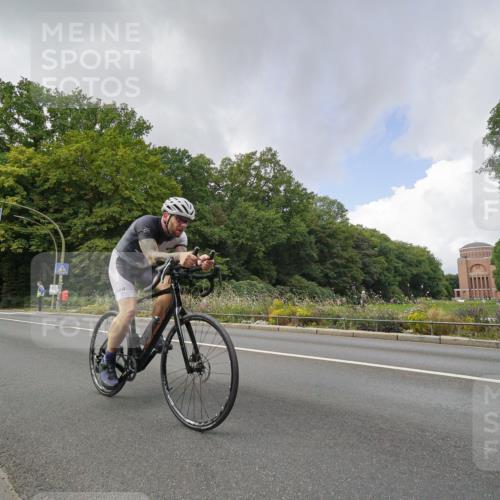 14.09.2025 - Stadtparktriathlon Michael Burmester http://msf.ph/oto/8894997 14.09.2025 12:45:45 Radfahren 1308, 1344, 1345, 1359 meine-sportfotos.de