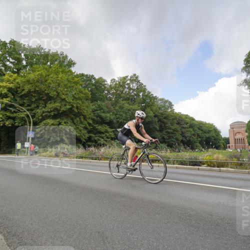 14.09.2025 - Stadtparktriathlon Michael Burmester http://msf.ph/oto/8895003 14.09.2025 12:46:08 Radfahren 1241, 1291, 1368, 1413 meine-sportfotos.de