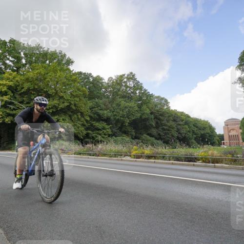14.09.2025 - Stadtparktriathlon Michael Burmester http://msf.ph/oto/8895036 14.09.2025 12:47:32 Radfahren 1215, 1261, 1275, 1370, 1397, 1414 meine-sportfotos.de