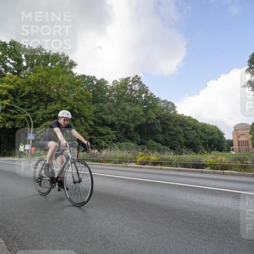 14.09.2025 - Stadtparktriathlon Michael Burmester http://msf.ph/oto/8895060 14.09.2025 12:48:07 Radfahren 1251, 1353 meine-sportfotos.de