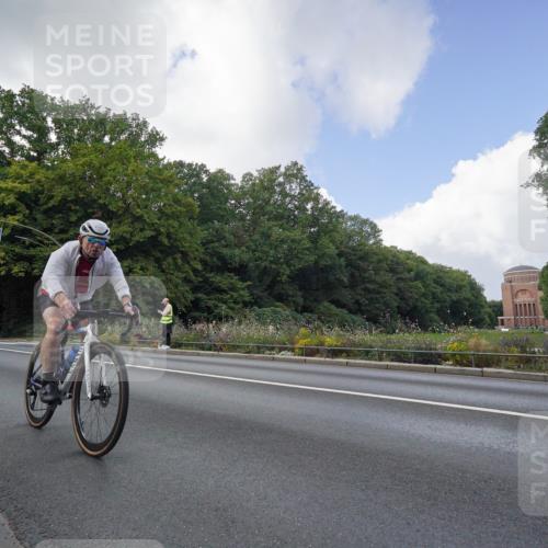 14.09.2025 - Stadtparktriathlon Michael Burmester http://msf.ph/oto/8895080 14.09.2025 12:48:46 Radfahren 1175, 1371, 1384, 1403 meine-sportfotos.de