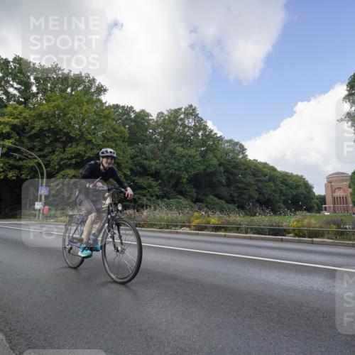 14.09.2025 - Stadtparktriathlon Michael Burmester http://msf.ph/oto/8895081 14.09.2025 12:48:54 Radfahren 1371 meine-sportfotos.de