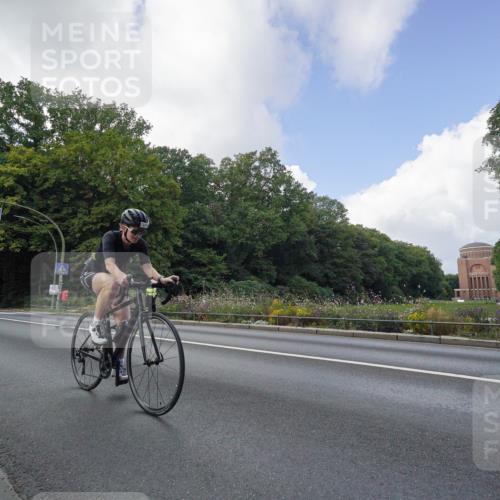 14.09.2025 - Stadtparktriathlon Michael Burmester http://msf.ph/oto/8895086 14.09.2025 12:49:17 Radfahren 1229, 1304, 1309 meine-sportfotos.de