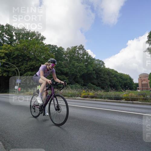 14.09.2025 - Stadtparktriathlon Michael Burmester http://msf.ph/oto/8895088 14.09.2025 12:49:23 Radfahren 1229, 1237, 1255, 1304, 1385 meine-sportfotos.de
