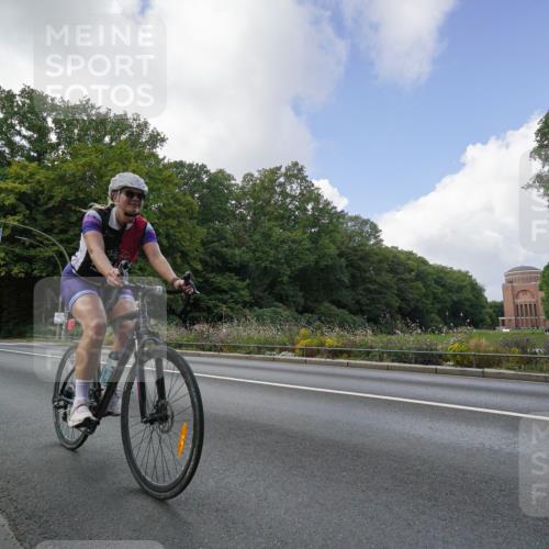 14.09.2025 - Stadtparktriathlon Michael Burmester http://msf.ph/oto/8895091 14.09.2025 12:49:27 Radfahren 1237, 1255, 1260, 1268, 1304, 1332, 1336, 1355, 1385 meine-sportfotos.de