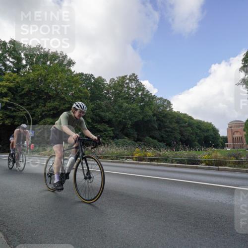 14.09.2025 - Stadtparktriathlon Michael Burmester http://msf.ph/oto/8895093 14.09.2025 12:49:33 Radfahren 1237, 1260, 1268, 1328, 1332, 1336, 1352, 1355, 1385, 1400, 1415 meine-sportfotos.de