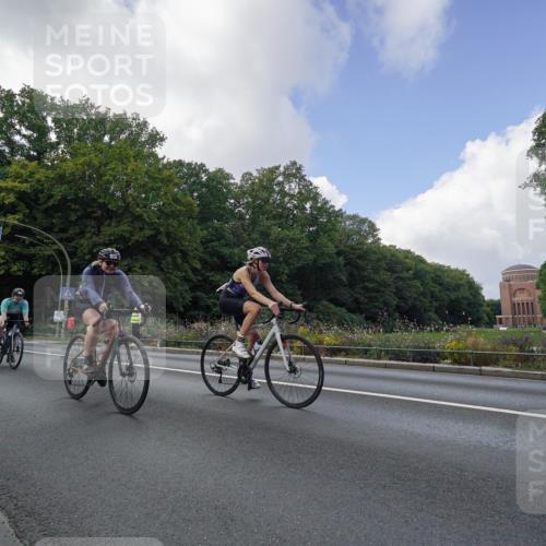 14.09.2025 - Stadtparktriathlon Michael Burmester http://msf.ph/oto/8895096 14.09.2025 12:49:34 Radfahren 1260, 1268, 1328, 1332, 1336, 1352, 1355, 1385, 1400, 1415 meine-sportfotos.de