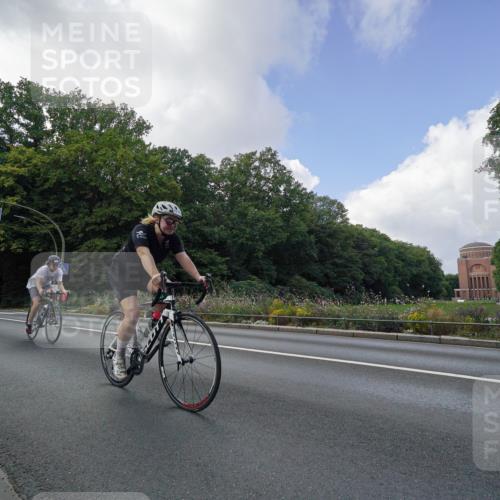 14.09.2025 - Stadtparktriathlon Michael Burmester http://msf.ph/oto/8895101 14.09.2025 12:49:44 Radfahren 1272, 1295, 1312, 1328, 1352, 1415 meine-sportfotos.de