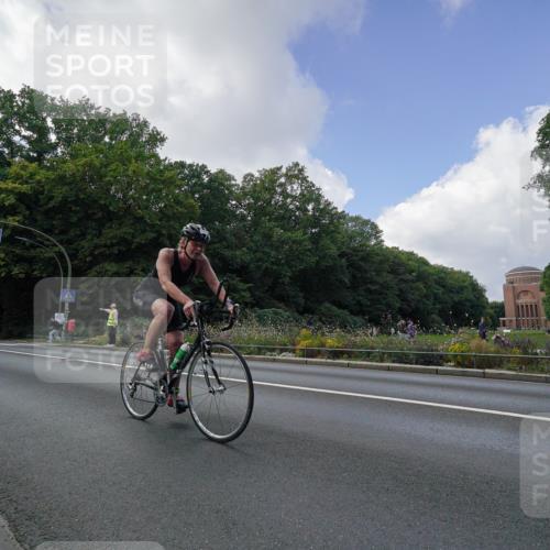 14.09.2025 - Stadtparktriathlon Michael Burmester http://msf.ph/oto/8895110 14.09.2025 12:50:09 Radfahren 1297, 1367, 1407 meine-sportfotos.de