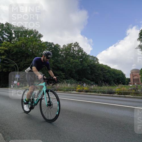 14.09.2025 - Stadtparktriathlon Michael Burmester http://msf.ph/oto/8895127 14.09.2025 12:50:42 Radfahren 1242, 1343, 1365, 1373 meine-sportfotos.de