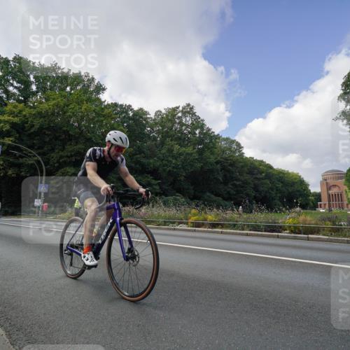 14.09.2025 - Stadtparktriathlon Michael Burmester http://msf.ph/oto/8895145 14.09.2025 12:51:21 Radfahren 1244, 1388 meine-sportfotos.de