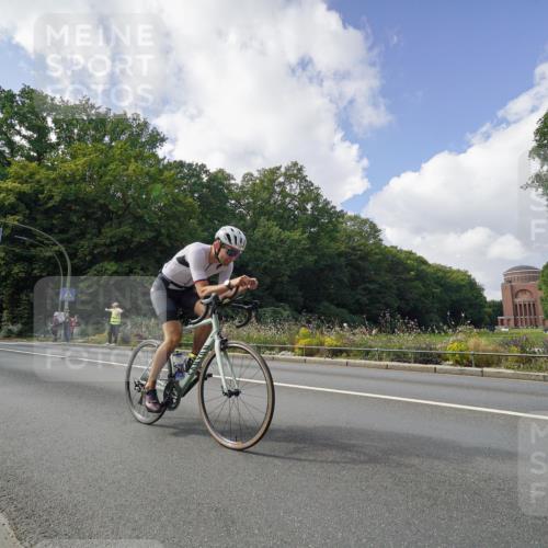 14.09.2025 - Stadtparktriathlon Michael Burmester http://msf.ph/oto/8895165 14.09.2025 12:52:10 Radfahren 1339, 1347, 1369, 1377, 1381, 1392 meine-sportfotos.de