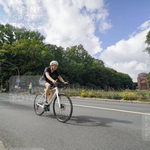 14.09.2025 - Stadtparktriathlon Michael Burmester http://msf.ph/oto/8895175 14.09.2025 12:52:30 Radfahren 1264, 1303, 1340, 1345, 1396 meine-sportfotos.de