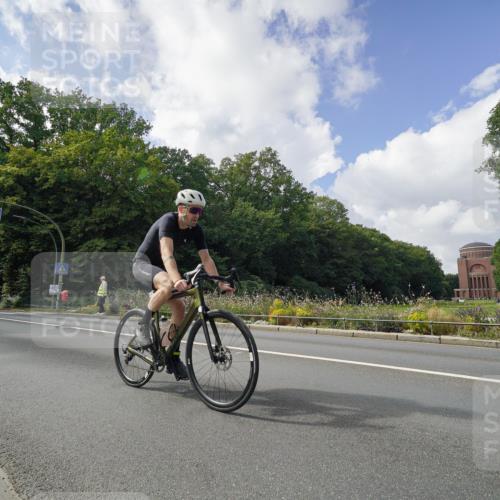 14.09.2025 - Stadtparktriathlon Michael Burmester http://msf.ph/oto/8895179 14.09.2025 12:52:35 Radfahren 1264, 1303, 1322, 1340, 1345, 1417 meine-sportfotos.de