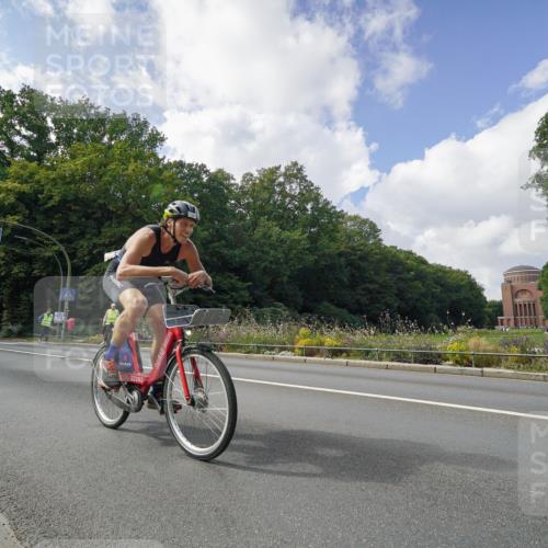 14.09.2025 - Stadtparktriathlon Michael Burmester http://msf.ph/oto/8895184 14.09.2025 12:52:49 Radfahren 1293, 1315, 1322, 1351, 1359 meine-sportfotos.de