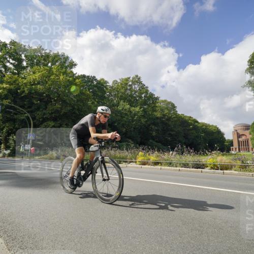 14.09.2025 - Stadtparktriathlon Michael Burmester http://msf.ph/oto/8895192 14.09.2025 12:53:48 Radfahren 1300, 1368, 1380, 1420 meine-sportfotos.de