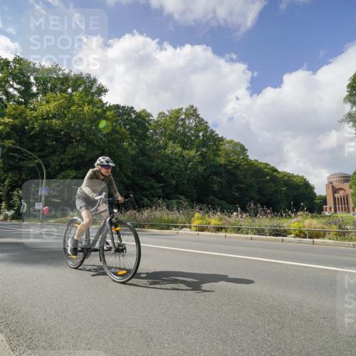 14.09.2025 - Stadtparktriathlon Michael Burmester http://msf.ph/oto/8895196 14.09.2025 12:53:58 Radfahren 1324, 1350, 1360, 1382, 1420 meine-sportfotos.de