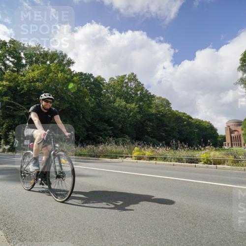 14.09.2025 - Stadtparktriathlon Michael Burmester http://msf.ph/oto/8895198 14.09.2025 12:53:59 Radfahren 1324, 1350, 1360, 1382 meine-sportfotos.de