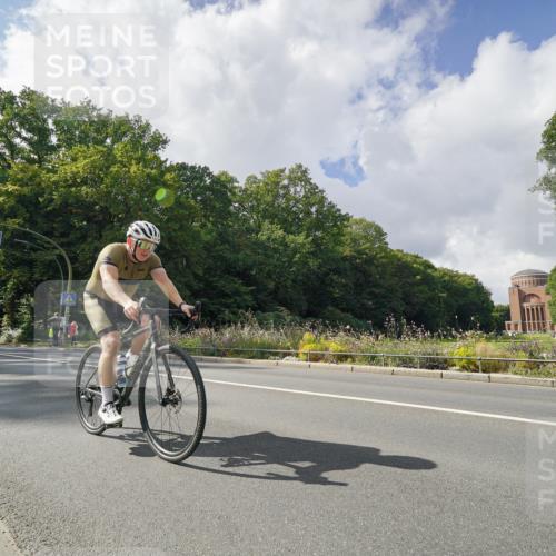 14.09.2025 - Stadtparktriathlon Michael Burmester http://msf.ph/oto/8895229 14.09.2025 12:55:34 Radfahren 1357, 1387, 1394, 1397 meine-sportfotos.de