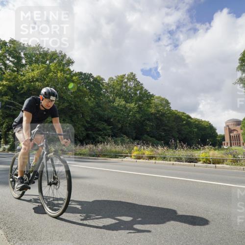 14.09.2025 - Stadtparktriathlon Michael Burmester http://msf.ph/oto/8895235 14.09.2025 12:55:45 Radfahren 1370, 1394, 1411 meine-sportfotos.de