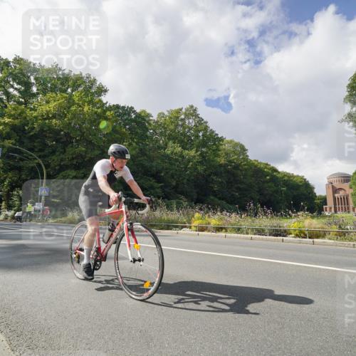 14.09.2025 - Stadtparktriathlon Michael Burmester http://msf.ph/oto/8895237 14.09.2025 12:55:54 Radfahren 1273, 1384, 1403 meine-sportfotos.de