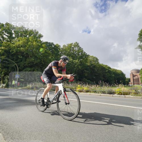 14.09.2025 - Stadtparktriathlon Michael Burmester http://msf.ph/oto/8895265 14.09.2025 12:56:56 Radfahren 1316, 1321, 1399 meine-sportfotos.de