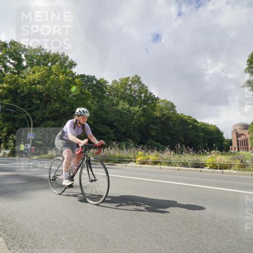 14.09.2025 - Stadtparktriathlon Michael Burmester http://msf.ph/oto/8895274 14.09.2025 12:57:35 Radfahren 1309, 1332, 1442 meine-sportfotos.de