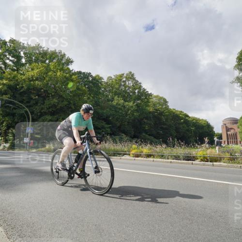 14.09.2025 - Stadtparktriathlon Michael Burmester http://msf.ph/oto/8895285 14.09.2025 12:57:54 Radfahren 1100, 1328, 1336, 1365 meine-sportfotos.de