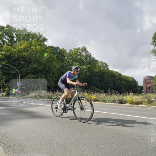 14.09.2025 - Stadtparktriathlon Michael Burmester http://msf.ph/oto/8895309 14.09.2025 12:58:54 Radfahren 1295, 1344, 1369, 1443, 1446 meine-sportfotos.de