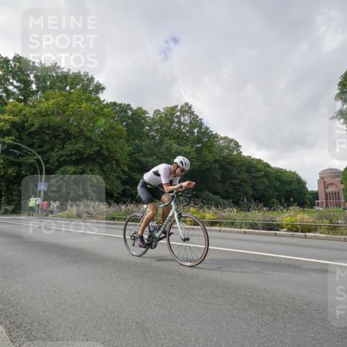 14.09.2025 - Stadtparktriathlon Michael Burmester http://msf.ph/oto/8895323 14.09.2025 12:59:26 Radfahren 1345, 1381, 1430, 1444 meine-sportfotos.de