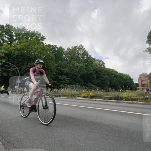 14.09.2025 - Stadtparktriathlon Michael Burmester http://msf.ph/oto/8895361 14.09.2025 13:00:43 Radfahren 1228, 1325, 1382 meine-sportfotos.de