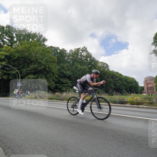 14.09.2025 - Stadtparktriathlon Michael Burmester http://msf.ph/oto/8895434 14.09.2025 13:02:57 Radfahren 1352, 1387, 1403, 1414, 1435, 1483, 1492 meine-sportfotos.de