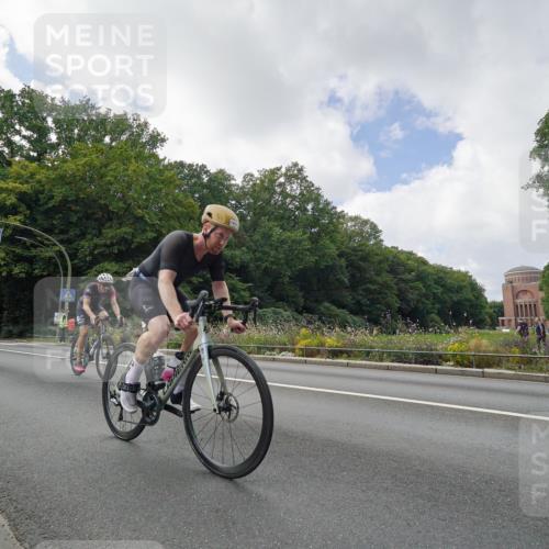 14.09.2025 - Stadtparktriathlon Michael Burmester http://msf.ph/oto/8895447 14.09.2025 13:03:20 Radfahren 1397, 1400, 1415, 1499, 1510 meine-sportfotos.de