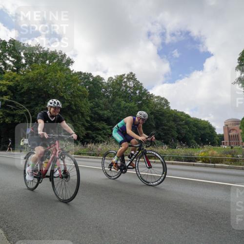 14.09.2025 - Stadtparktriathlon Michael Burmester http://msf.ph/oto/8895459 14.09.2025 13:03:40 Radfahren 1324, 1326, 1350, 1357, 1385, 1465, 1473 meine-sportfotos.de