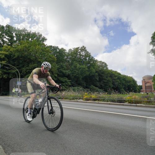 14.09.2025 - Stadtparktriathlon Michael Burmester http://msf.ph/oto/8895460 14.09.2025 13:03:44 Radfahren 1326, 1350, 1357, 1374, 1385, 1389, 1465 meine-sportfotos.de