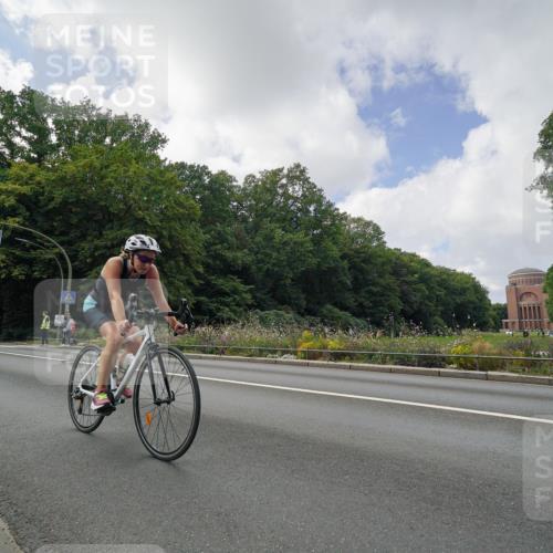 14.09.2025 - Stadtparktriathlon Michael Burmester http://msf.ph/oto/8895462 14.09.2025 13:03:47 Radfahren 1326, 1357, 1374, 1389, 1394 meine-sportfotos.de
