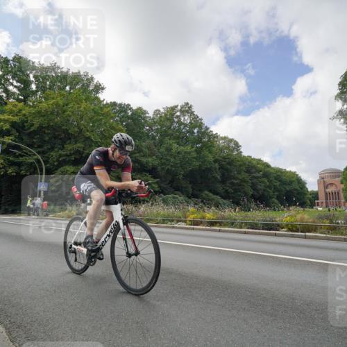 14.09.2025 - Stadtparktriathlon Michael Burmester http://msf.ph/oto/8895467 14.09.2025 13:03:59 Radfahren 1370, 1394, 1399 meine-sportfotos.de