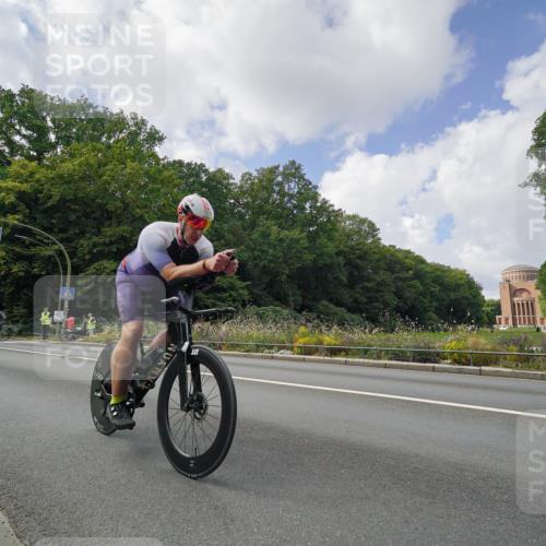 14.09.2025 - Stadtparktriathlon Michael Burmester http://msf.ph/oto/8895503 14.09.2025 13:05:41 Radfahren 1330, 1344, 1356, 1494, 1511 meine-sportfotos.de