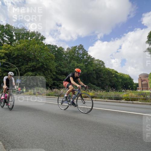 14.09.2025 - Stadtparktriathlon Michael Burmester http://msf.ph/oto/8895506 14.09.2025 13:05:54 Radfahren 1327, 1332, 1383, 1513 meine-sportfotos.de