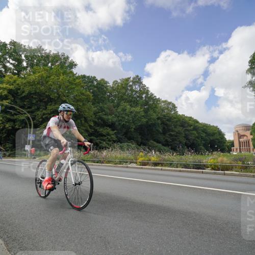 14.09.2025 - Stadtparktriathlon Michael Burmester http://msf.ph/oto/8895536 14.09.2025 13:07:21 Radfahren 1390, 1451, 1468 meine-sportfotos.de
