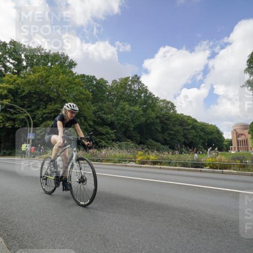 14.09.2025 - Stadtparktriathlon Michael Burmester http://msf.ph/oto/8895541 14.09.2025 13:07:36 Radfahren 1377, 1425, 1443 meine-sportfotos.de