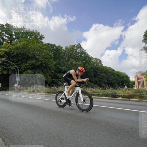 14.09.2025 - Stadtparktriathlon Michael Burmester http://msf.ph/oto/8895549 14.09.2025 13:07:56 Radfahren 1334, 1471, 1504 meine-sportfotos.de