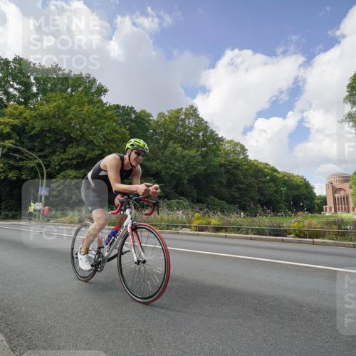 14.09.2025 - Stadtparktriathlon Michael Burmester http://msf.ph/oto/8895552 14.09.2025 13:08:16 Radfahren 1322, 1469 meine-sportfotos.de