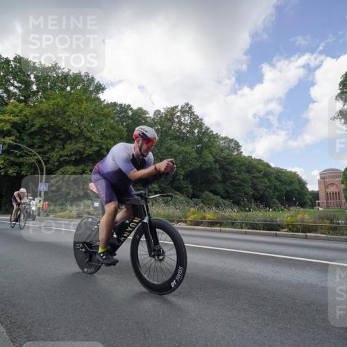 14.09.2025 - Stadtparktriathlon Michael Burmester http://msf.ph/oto/8895639 14.09.2025 13:12:22 Radfahren 1511, 1537, 1543 meine-sportfotos.de