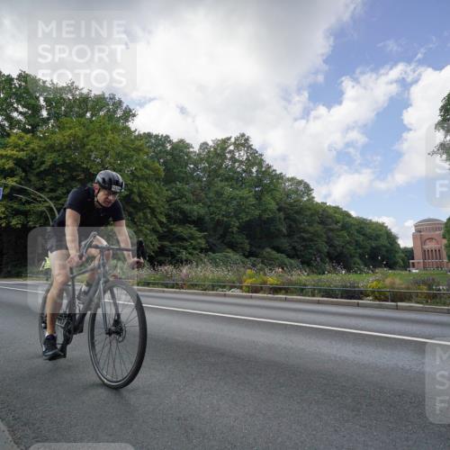14.09.2025 - Stadtparktriathlon Michael Burmester http://msf.ph/oto/8895643 14.09.2025 13:12:32 Radfahren 1370, 1426, 1494 meine-sportfotos.de
