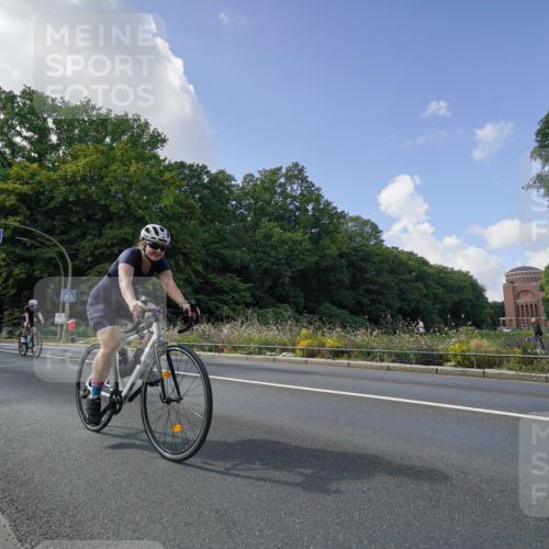 14.09.2025 - Stadtparktriathlon Michael Burmester http://msf.ph/oto/8895752 14.09.2025 13:18:20 Radfahren 1329, 1447, 1467 meine-sportfotos.de