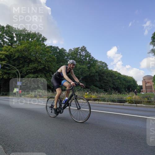 14.09.2025 - Stadtparktriathlon Michael Burmester http://msf.ph/oto/8895772 14.09.2025 13:19:02 Radfahren 1343, 1472, 1511 meine-sportfotos.de