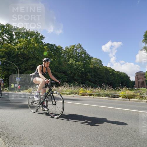 14.09.2025 - Stadtparktriathlon Michael Burmester http://msf.ph/oto/8895787 14.09.2025 13:19:45 Radfahren 1397, 1450, 1494, 1537, 1620 meine-sportfotos.de