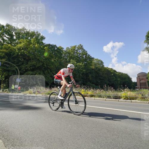 14.09.2025 - Stadtparktriathlon Michael Burmester http://msf.ph/oto/8895788 14.09.2025 13:19:46 Radfahren 1397, 1450, 1494, 1537, 1620 meine-sportfotos.de