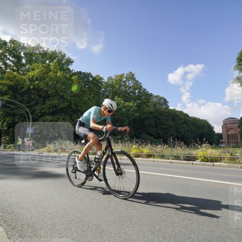 14.09.2025 - Stadtparktriathlon Michael Burmester http://msf.ph/oto/8895794 14.09.2025 13:19:56 Radfahren 1357, 1376, 1397, 1526, 1541, 1571 meine-sportfotos.de